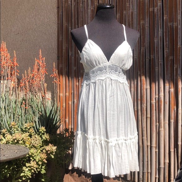 Dresses & Skirts - BRAND NEW White Cotton & Crochet Lace Open Back Ruffle Hem Halter Dress Sz S